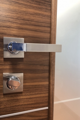 Image Versa Vetro Interior Door American Walnut 3